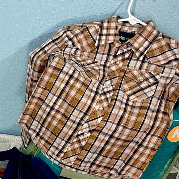 Wrangler xs button down - Picture 1 of 3